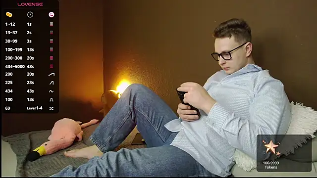 Snapshot of charlie_smiley chatting on November 25, 2:44 am charlie smiley online show from November 25, 2:44 am