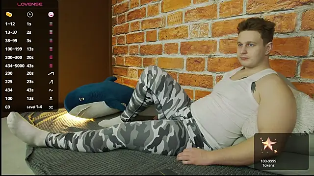 Snapshot of charlie_smiley chatting on December 14, 10:20 am charlie smiley online show from December 14, 10:20 am