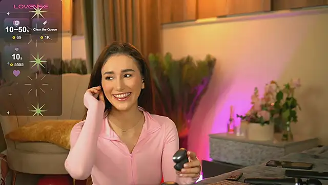 EmilyRaymont online show from March 11, 10:20 pm