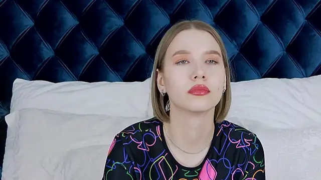 LiliLinn online show from February 7, 10:50 am