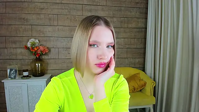 LiliLinn online show from February 12, 10:35 am