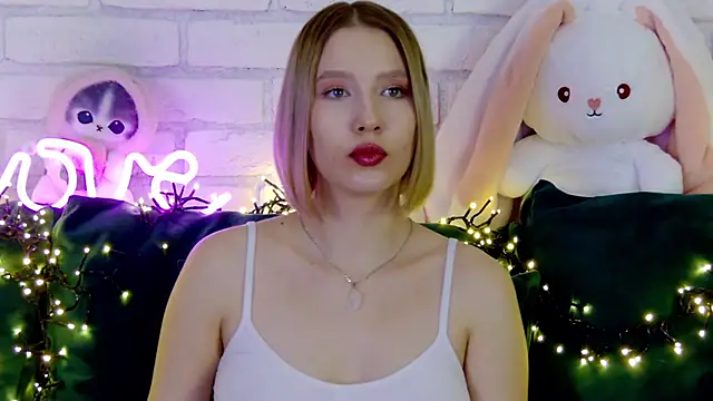 LiliLinn online show from March 4, 2:21 pm