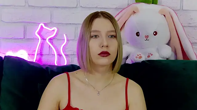 LiliLinn online show from March 10, 5:00 am