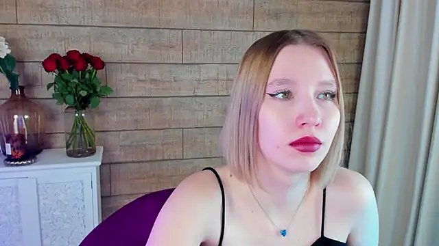 LiliLinn online show from March 18, 8:25 am