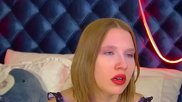 LiliLinn online show from November 24, 4:56 am