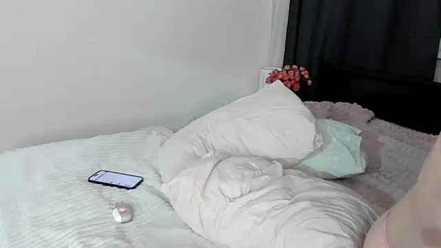 Snapshot of elliemintlover chatting on December 17, 5:58 pm elliemintlover online show from December 17, 5:58 pm