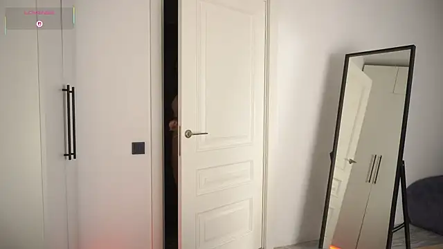 GlamourNova online show from October 4, 8:40 pm