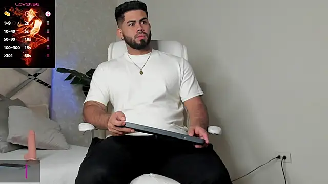 Snapshot of noah_crux chatting on January 4, 11:54 am noah crux online show from January 4, 11:54 am