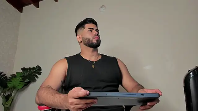 Snapshot of noah_crux chatting on January 18, 12:57 pm noah crux online show from January 18, 12:57 pm