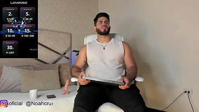 Snapshot of noah_crux chatting on January 28, 12:11 pm noah crux online show from January 28, 12:11 pm