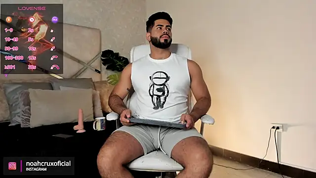 Snapshot of noah_crux chatting on February 10, 12:18 pm noah crux online show from February 10, 12:18 pm