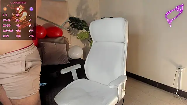 Snapshot of noah_crux chatting on February 14, 8:05 pm noah crux online show from February 14, 8:05 pm