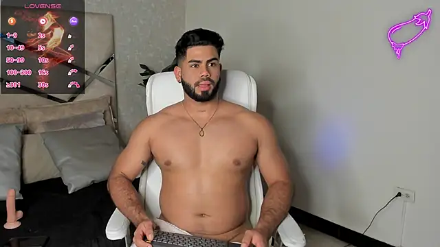 Snapshot of noah_crux chatting on February 19, 6:10 pm noah crux online show from February 19, 6:10 pm