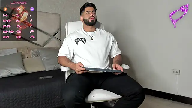 Snapshot of noah_crux chatting on February 21, 11:11 am noah crux online show from February 21, 11:11 am