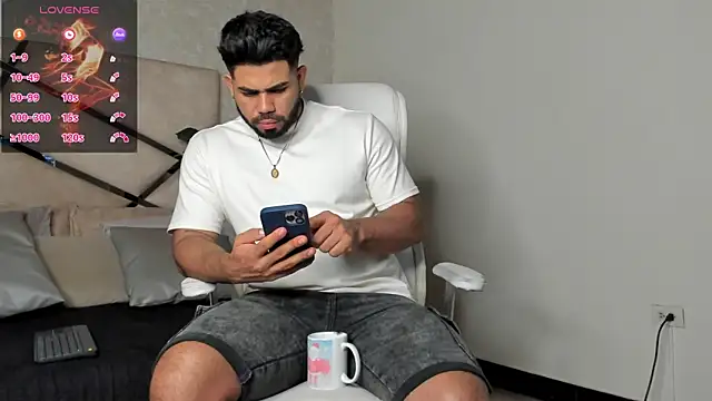 Snapshot of noah_crux chatting on March 2, 2:10 pm noah crux online show from March 2, 2:10 pm