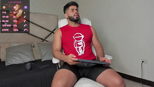 Snapshot of noah_crux chatting on March 4, 11:51 am noah crux online show from March 4, 11:51 am