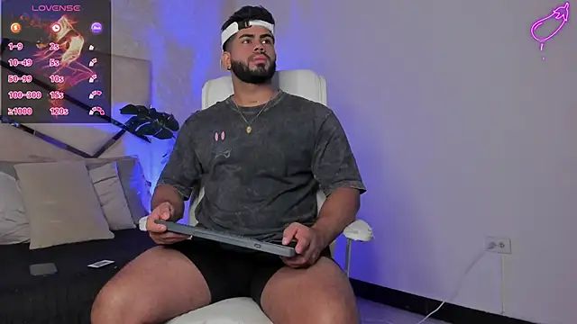 Snapshot of noah_crux chatting on March 7, 12:34 pm noah crux online show from March 7, 12:34 pm