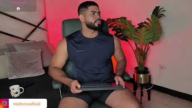 Snapshot of noah_crux chatting on September 11, 11:54 am noah crux online show from September 11, 11:54 am