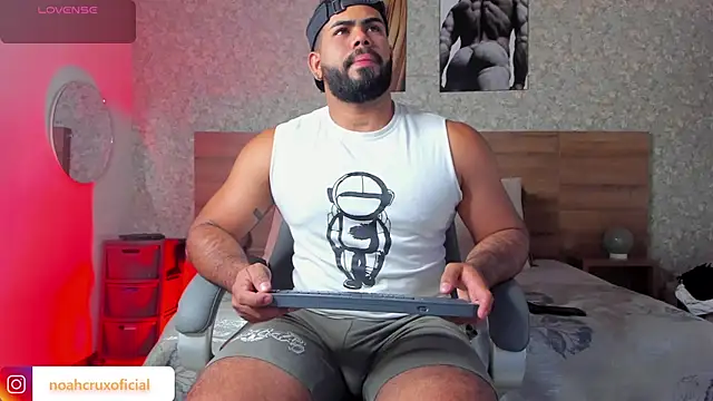 Snapshot of noah_crux chatting on September 29, 8:13 pm noah crux online show from September 29, 8:13 pm