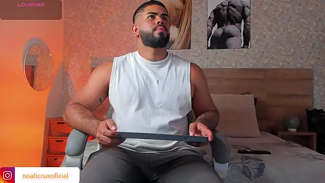 Snapshot of noah_crux chatting on October 2, 8:16 pm noah crux online show from October 2, 8:16 pm