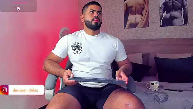 Snapshot of noah_crux chatting on October 22, 12:27 pm noah crux online show from October 22, 12:27 pm