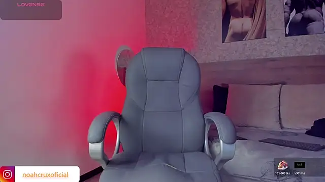 Snapshot of noah_crux chatting on October 30, 12:06 pm noah crux online show from October 30, 12:06 pm