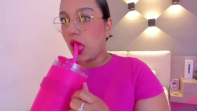 ellamontoya online show from January 30, 4:37 am