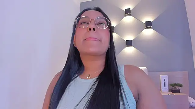 ellamontoya online show from February 6, 4:31 am