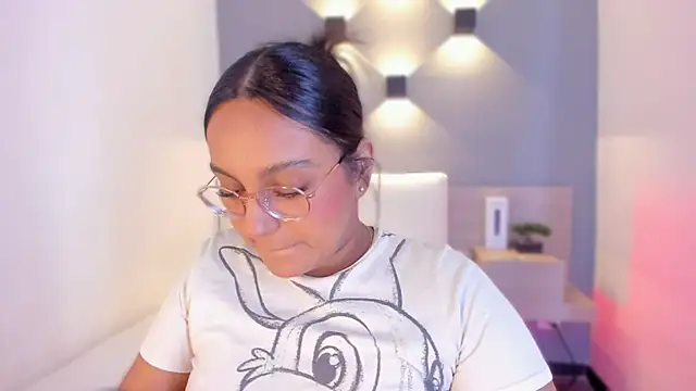 ellamontoya online show from February 7, 4:27 am