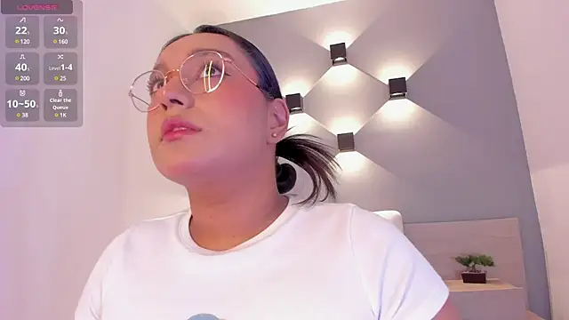 ellamontoya online show from March 14, 4:54 am