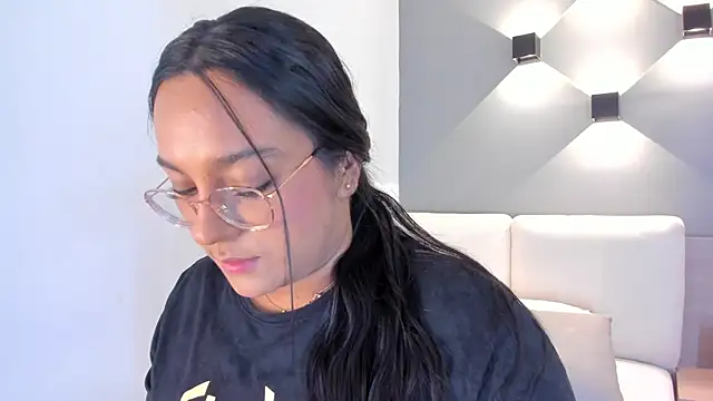 ellamontoya online show from October 2, 10:55 am