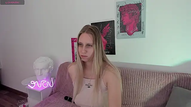 Snapshot of miissblonde chatting on January 31, 5:19 am miissblonde online show from January 31, 5:19 am