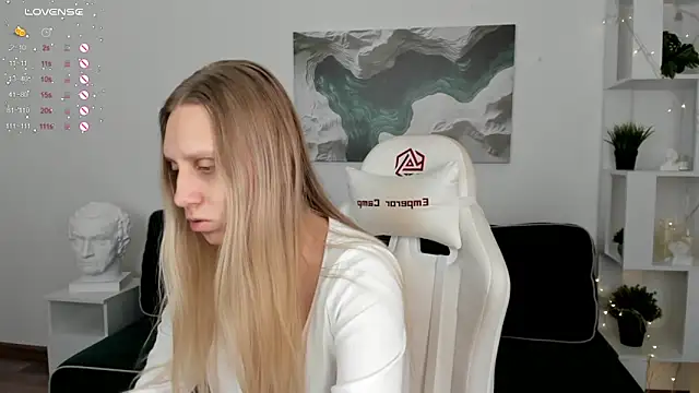 Snapshot of miissblonde chatting on March 3, 2:47 am miissblonde online show from March 3, 2:47 am