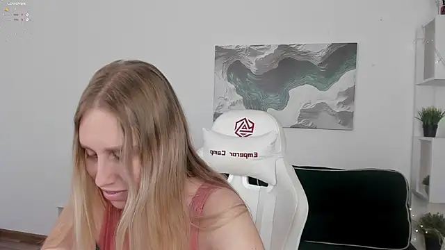 Snapshot of miissblonde chatting on March 9, 6:06 am miissblonde online show from March 9, 6:06 am