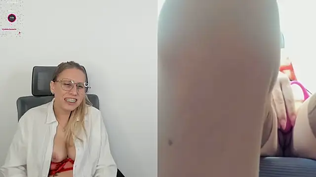 Snapshot of miissblonde chatting on March 16, 9:27 am miissblonde online show from March 16, 9:27 am