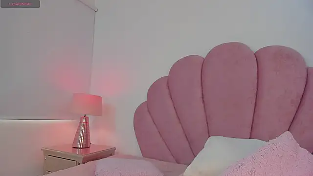 Nicole Paradise online show from January 20, 4:01 pm