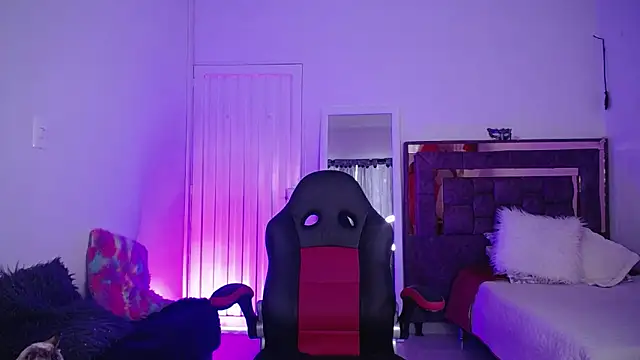 alejandrafitt online show from October 21, 9:04 pm