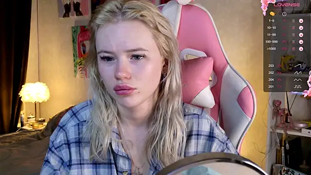 LexieLoree online show from December 13, 3:38 am