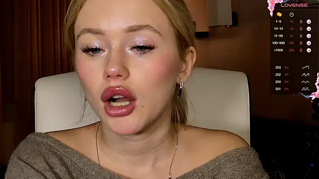 LexieLoree online show from December 19, 7:29 am