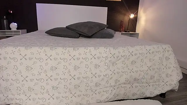 VioletPaket online show from January 17, 8:44 pm