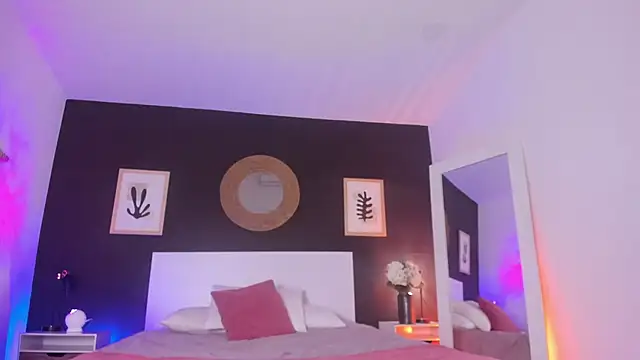 VioletPaket online show from September 21, 1:24 pm