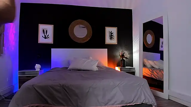 VioletPaket online show from September 26, 11:47 am