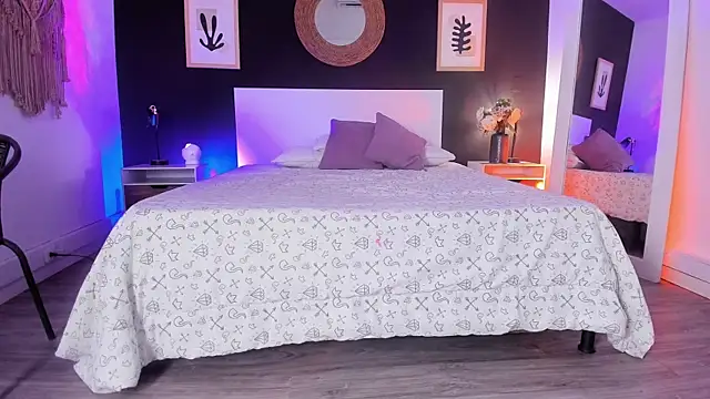 VioletPaket online show from November 14, 11:53 am