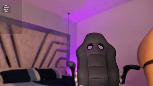  CurlyGirl  online show from September 12, 8:20 pm