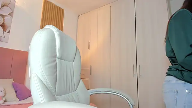 mia nevaeh online show from December 21, 9:04 pm