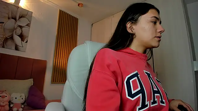 mia nevaeh online show from January 3, 9:15 pm