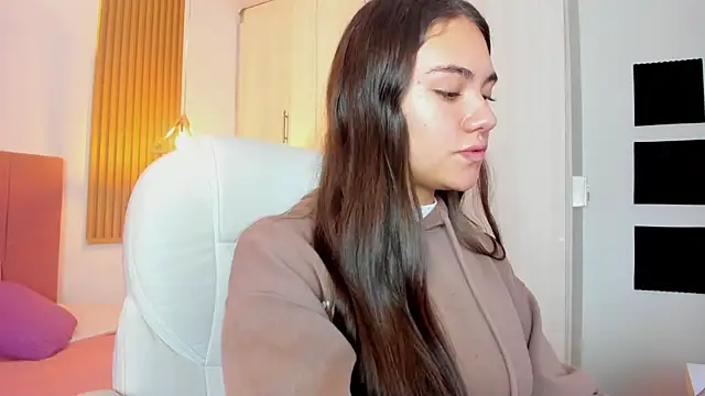 mia nevaeh online show from January 14, 9:20 pm