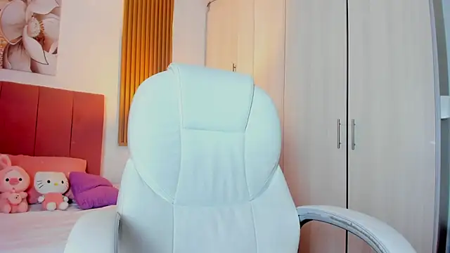 mia nevaeh online show from January 18, 7:37 pm