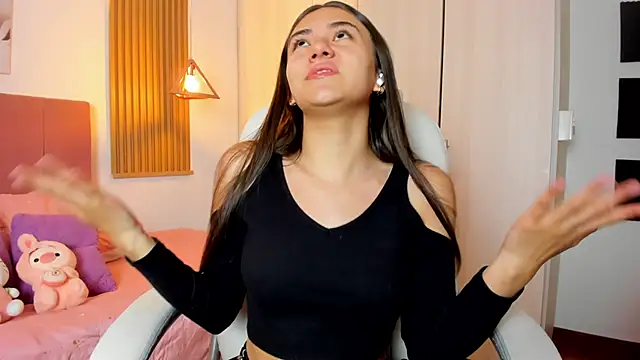 mia nevaeh online show from February 6, 9:17 pm