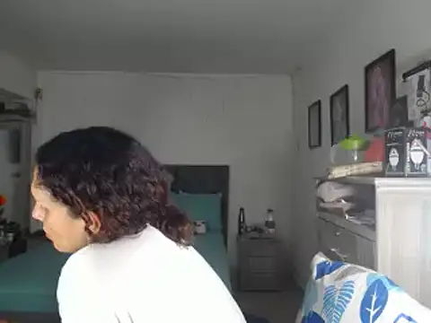 Snapshot of Corina_hot chatting on December 6, 1:29 am Corina hot online show from December 6, 1:29 am